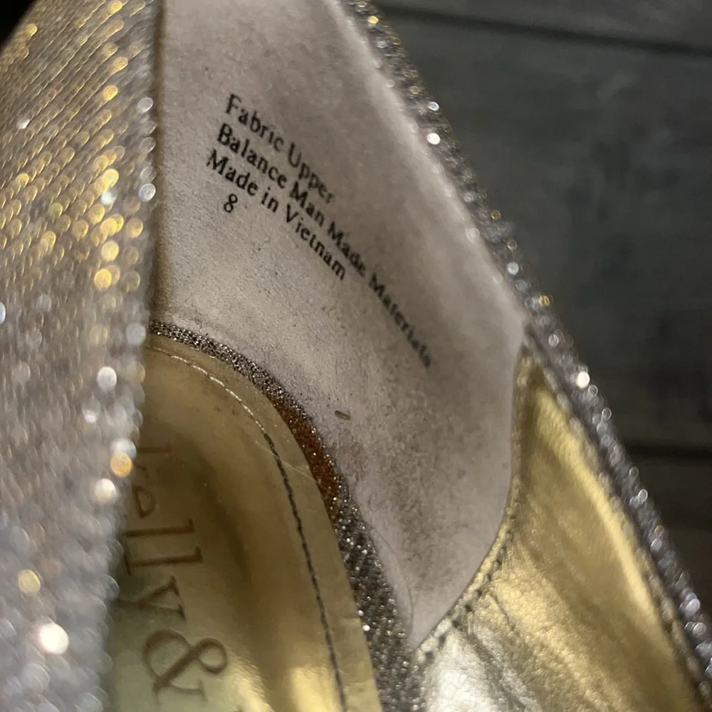 Kelly & Katie metallic wedge sz 8. Changes gold to silver